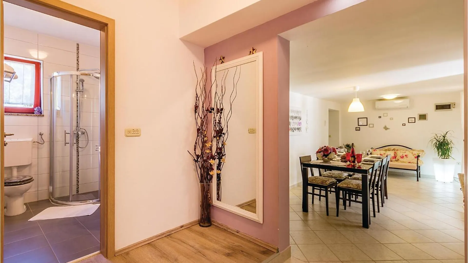 2 Bedroom Stunning Home In Pavicini Veliki Vareski