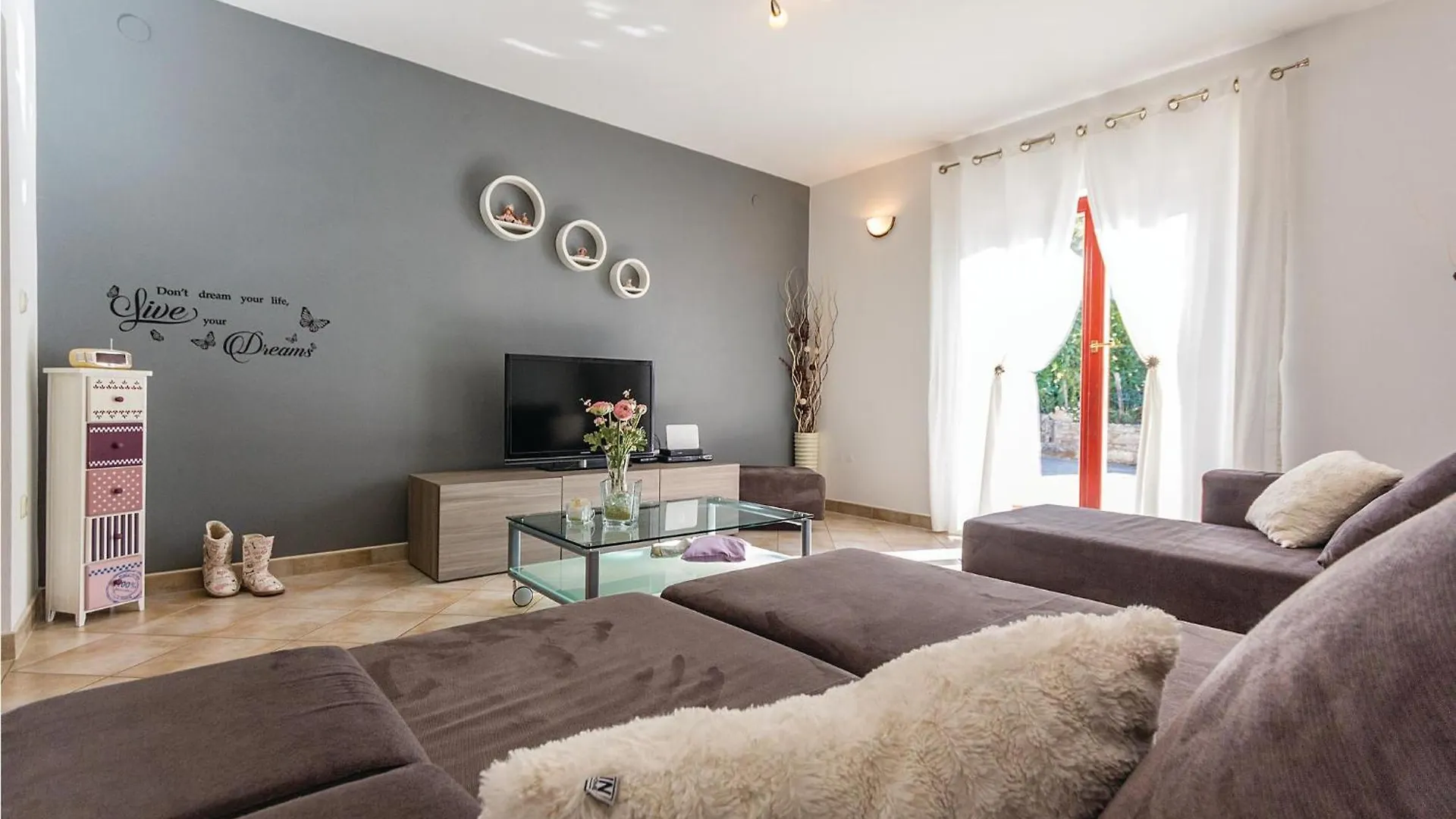 Holiday home 2 Bedroom Stunning Home In Pavicini Veliki Vareski