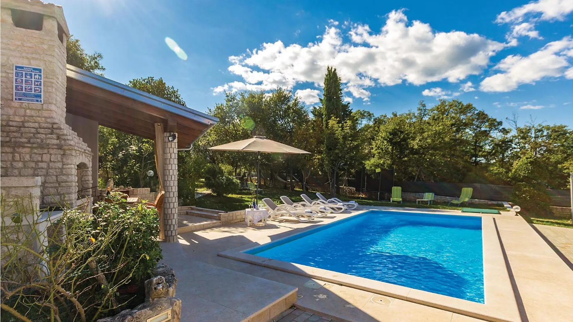 2 Bedroom Stunning Home In Pavicini Veliki Vareski Holiday home