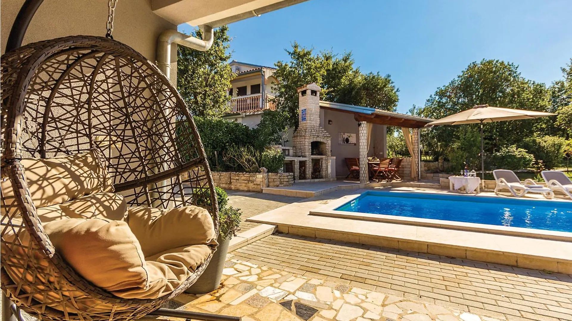 2 Bedroom Stunning Home In Pavicini Veliki Vareski Holiday home