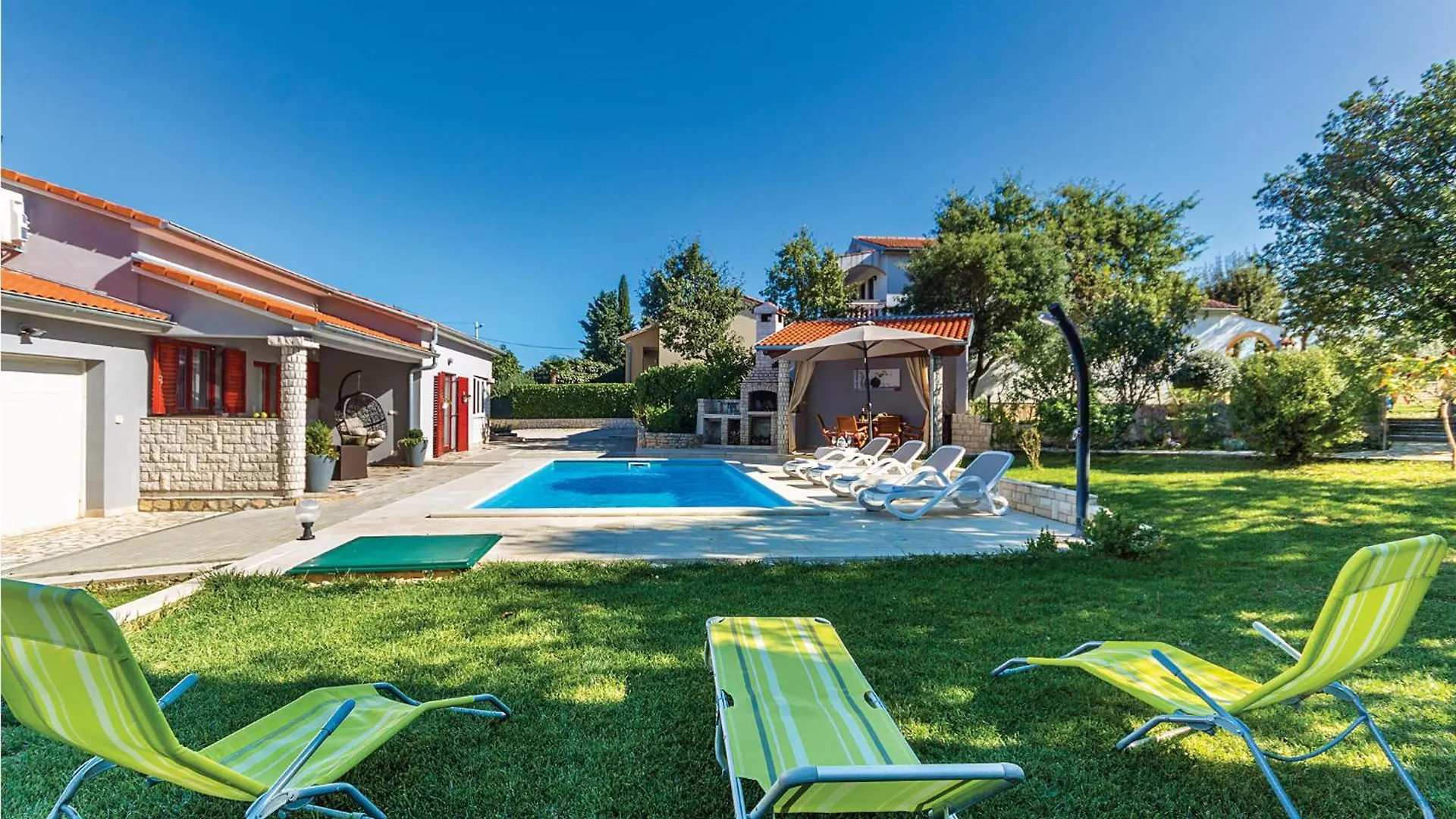 2 Bedroom Stunning Home In Pavicini Veliki Vareski 0*,