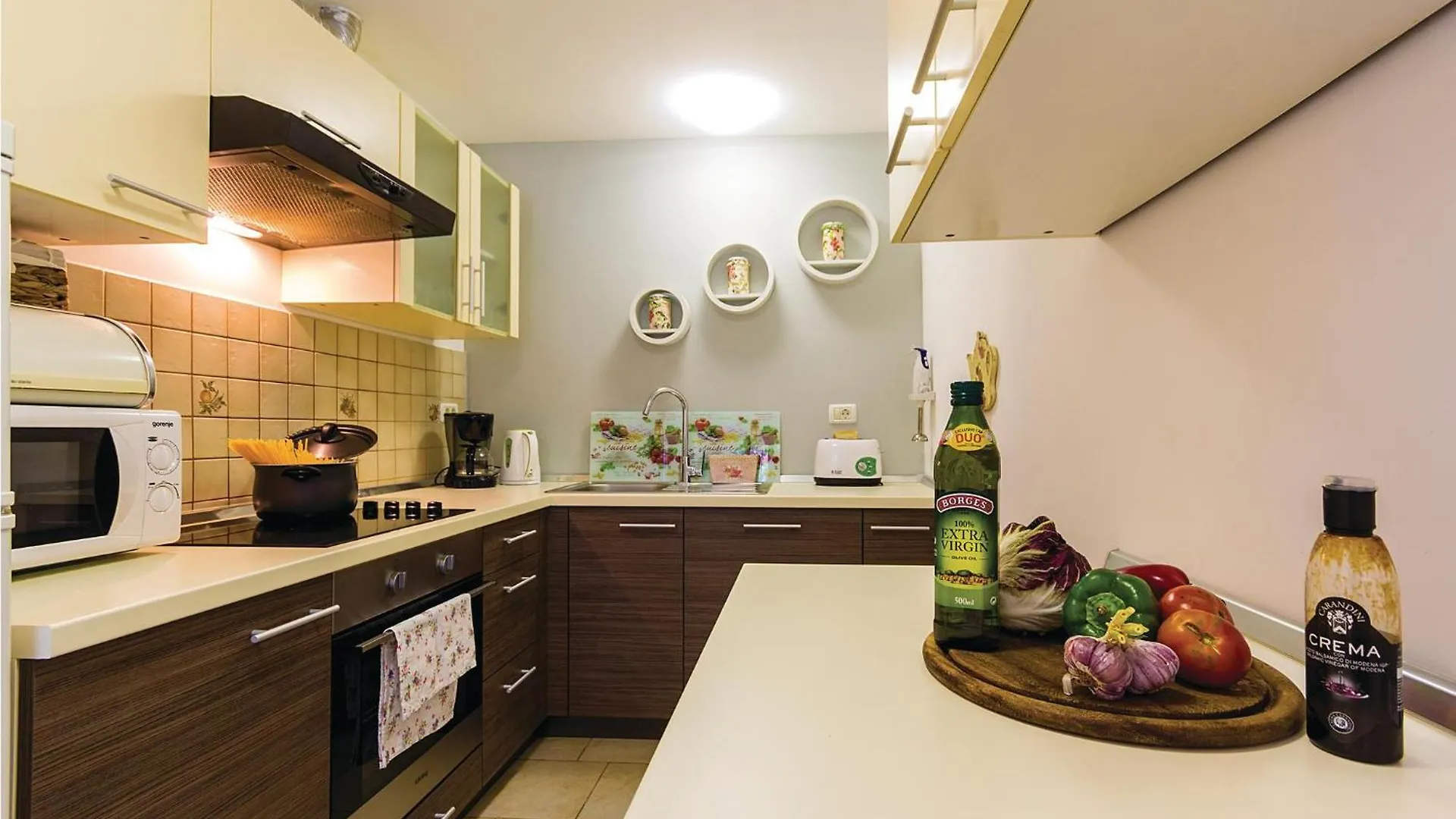 2 Bedroom Stunning Home In Pavicini Veliki Vareski Holiday home