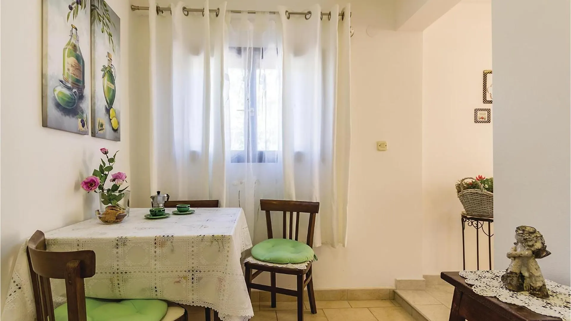 2 Bedroom Stunning Home In Pavicini Veliki Vareski Holiday home