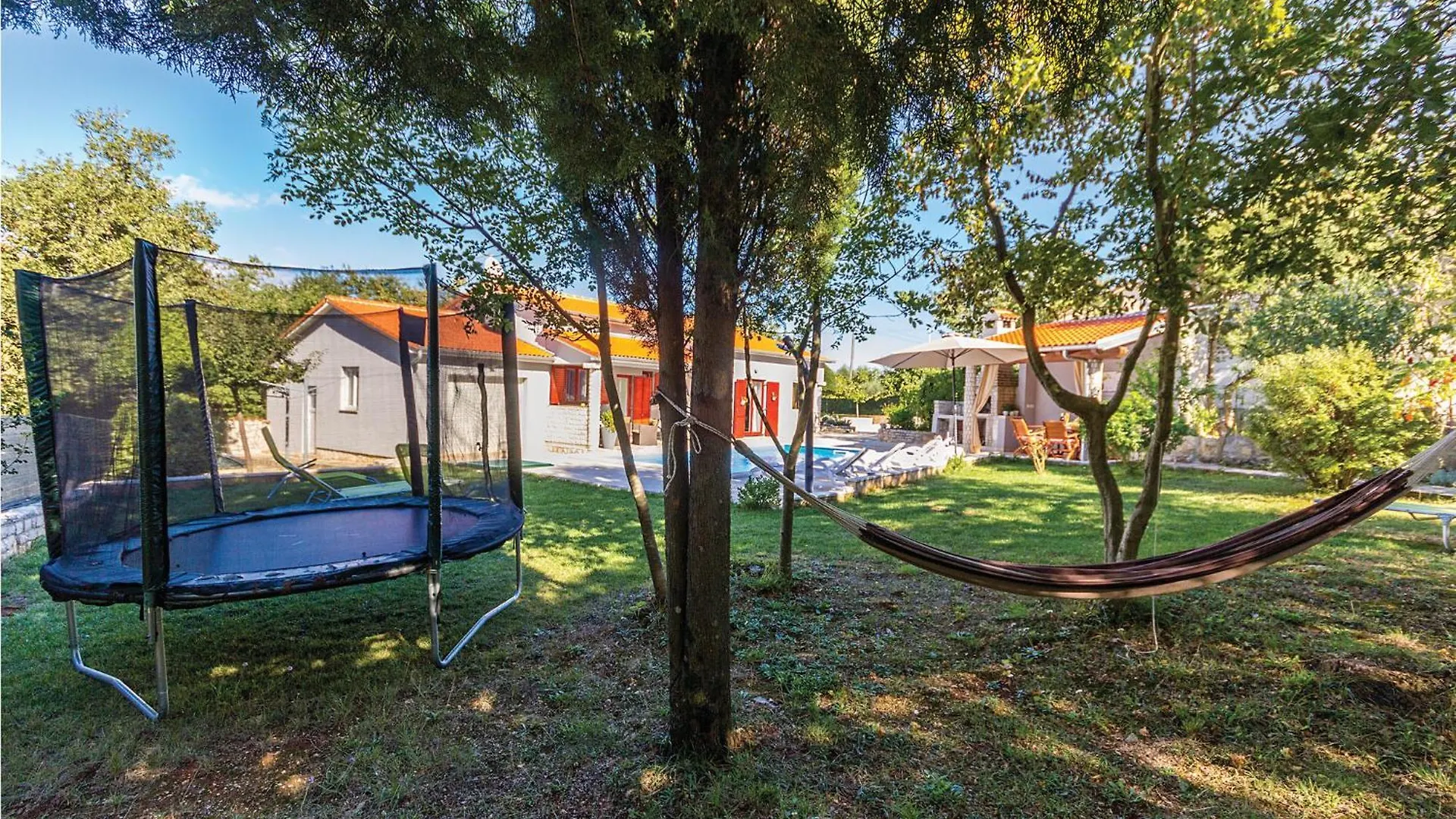 2 Bedroom Stunning Home In Pavicini Veliki Vareski Holiday home