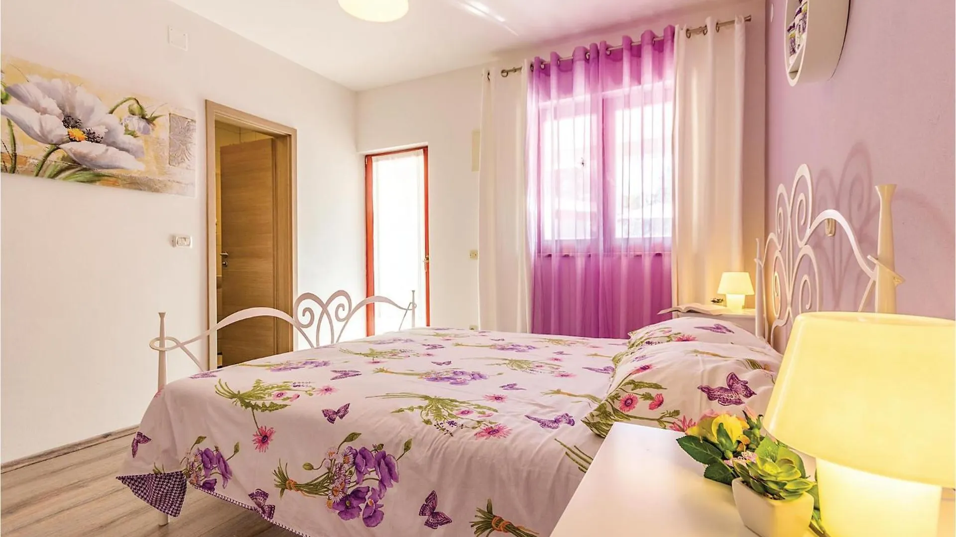 2 Bedroom Stunning Home In Pavicini Veliki Vareski 0*,