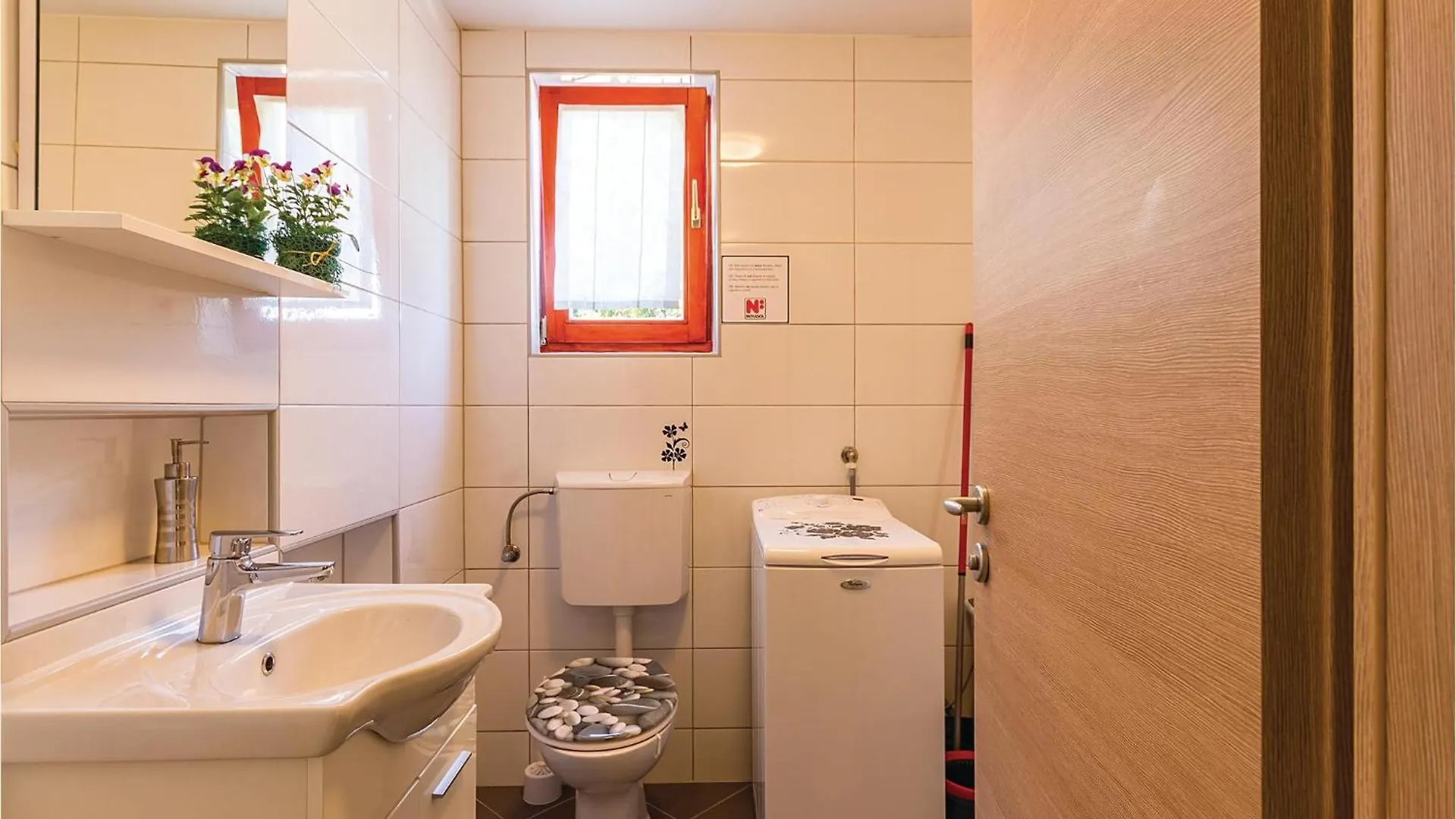 2 Bedroom Stunning Home In Pavicini Veliki Vareski