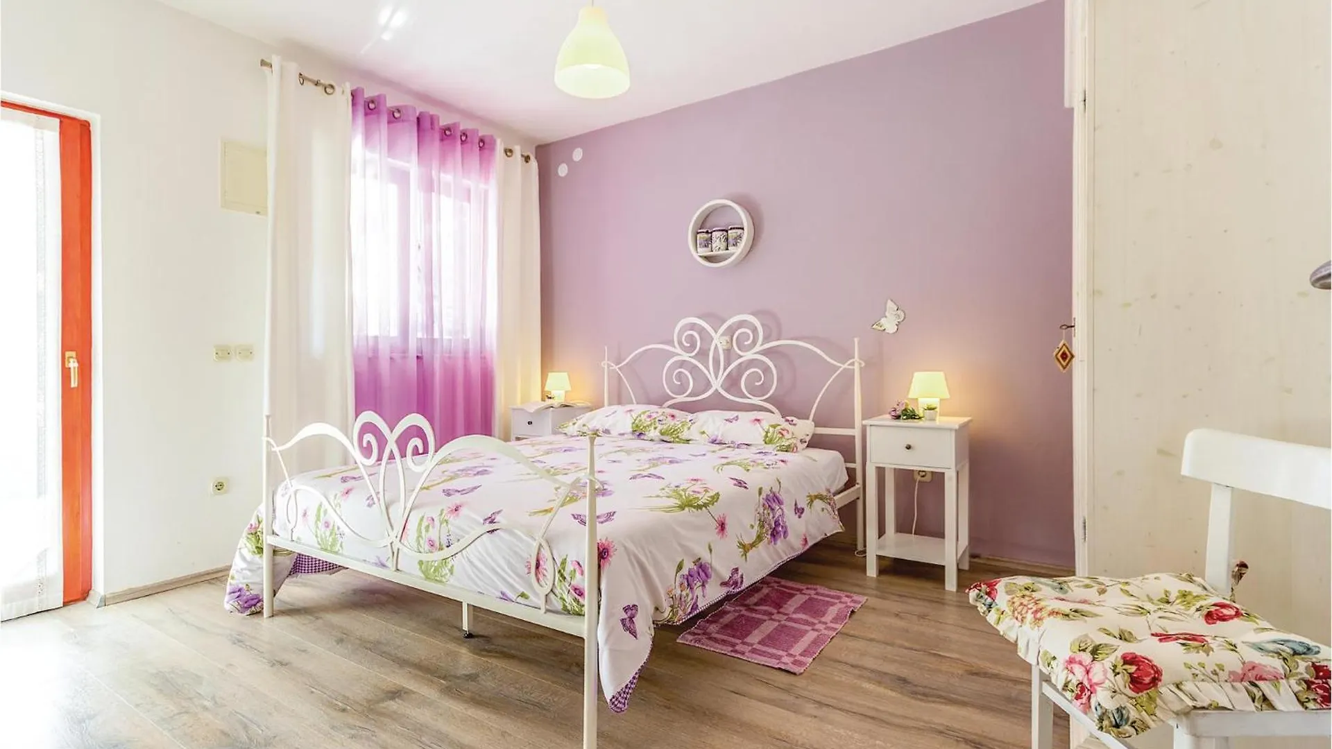 2 Bedroom Stunning Home In Pavicini Veliki Vareski Holiday home