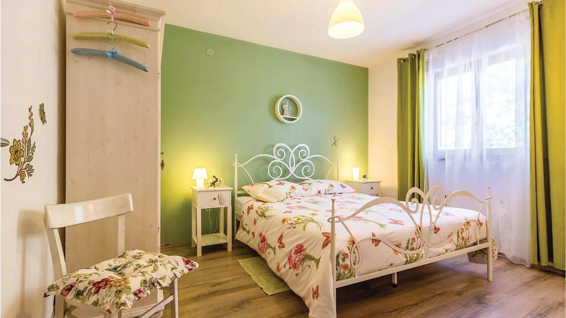 Holiday home 2 Bedroom Stunning Home In Pavicini Veliki Vareski