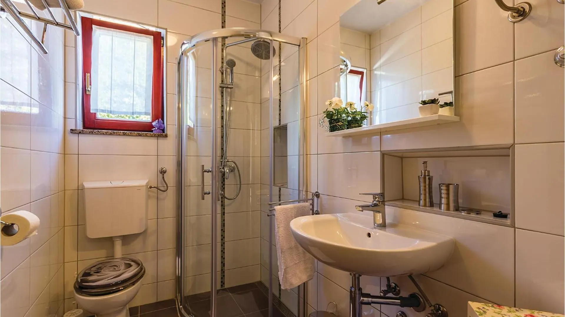 2 Bedroom Stunning Home In Pavicini Veliki Vareski 0*,