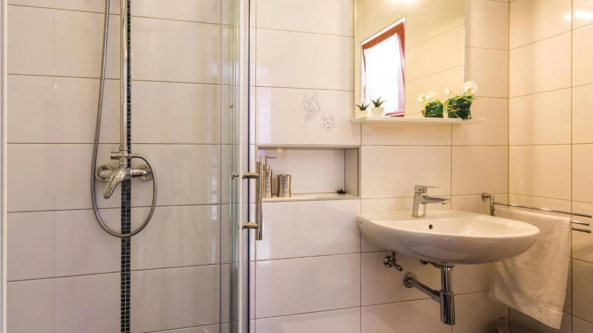 Holiday home 2 Bedroom Stunning Home In Pavicini Veliki Vareski